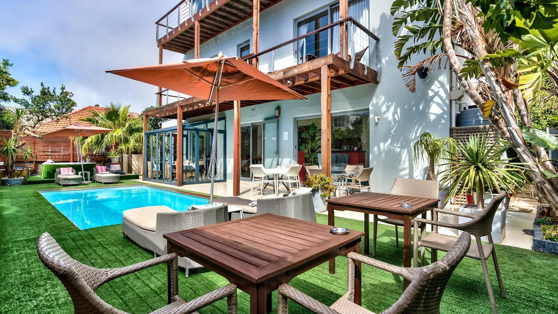 The One 8 Hotel In Green Point - Solar Power location