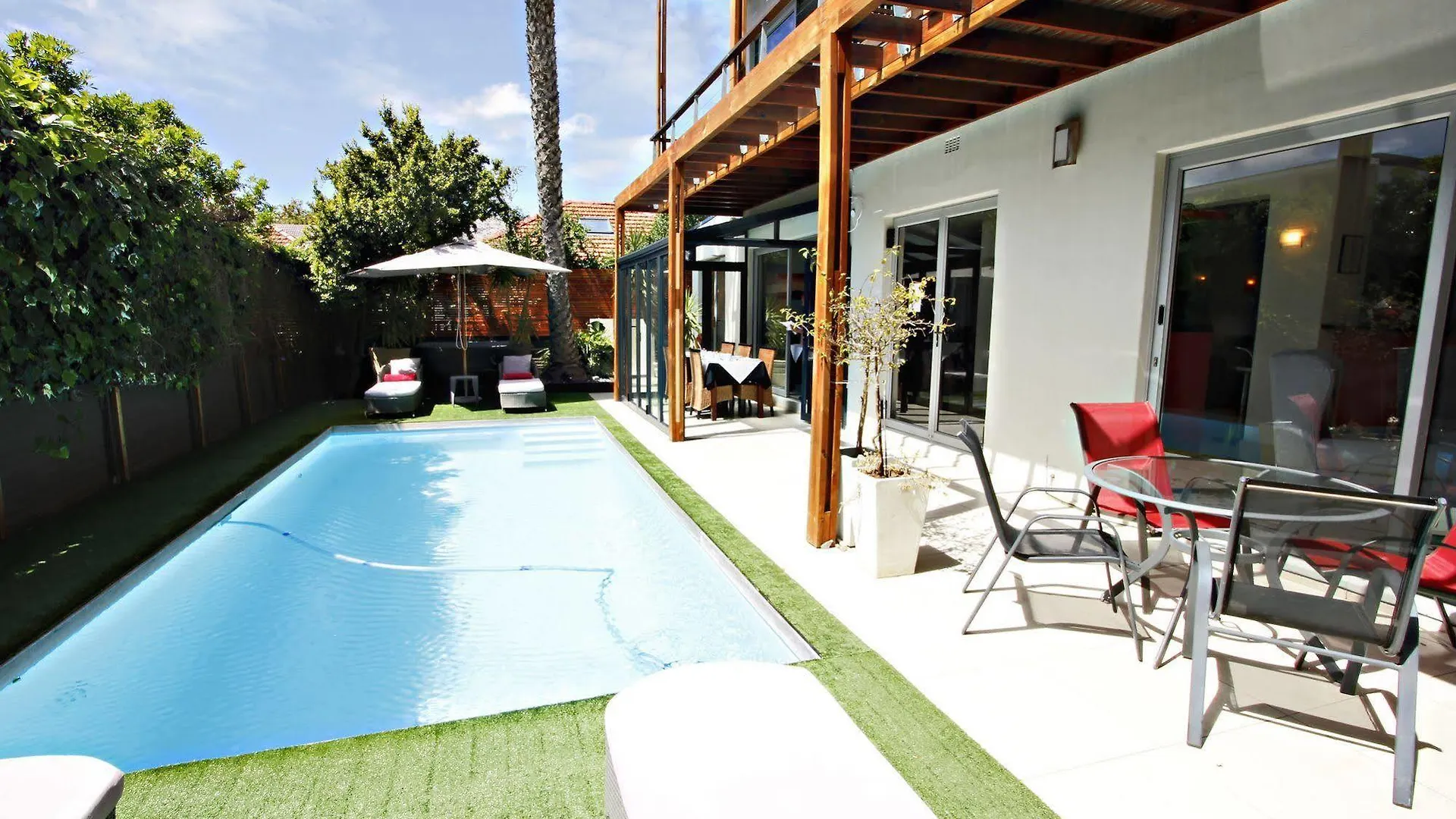 The One 8 Hotel In Green Point - Solar Power Cape Town Güney Afrika