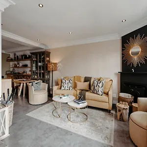 Cape Finest Located In De Waterkant **** Le Cap